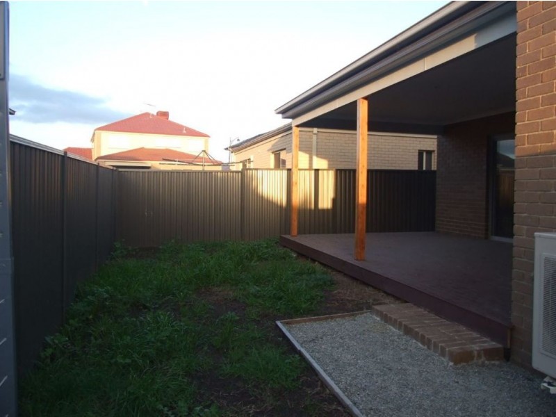 39 Everly Cct, Pakenham VIC 3810