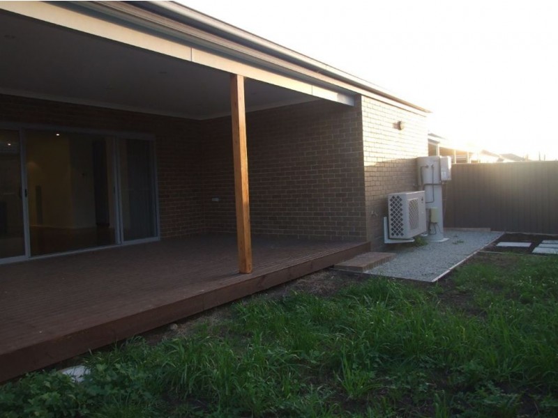 39 Everly Cct, Pakenham VIC 3810