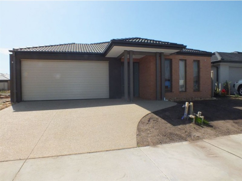 34 Warbler Street, Pakenham VIC 3810