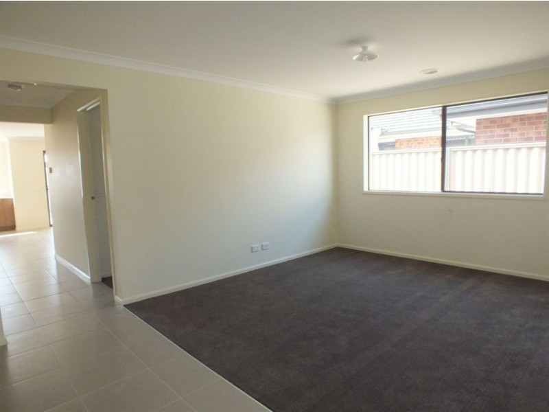 34 Warbler Street, Pakenham VIC 3810