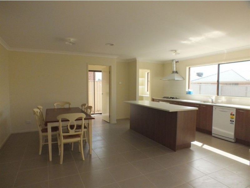 34 Warbler Street, Pakenham VIC 3810