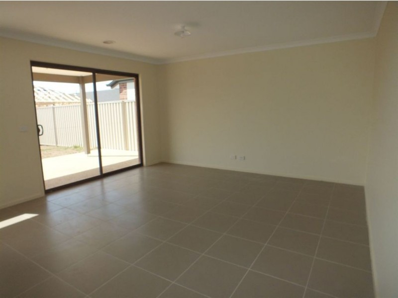 34 Warbler Street, Pakenham VIC 3810