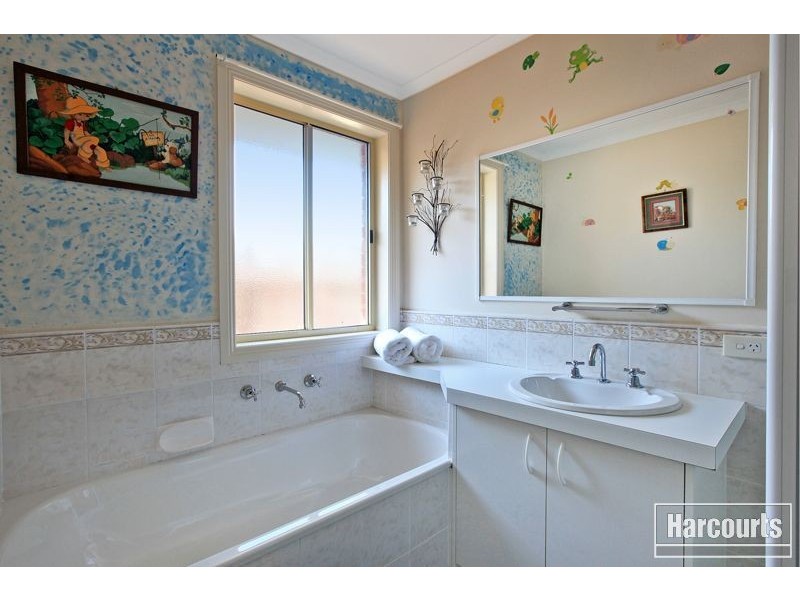 18 Jamie Court, Pakenham VIC 3810