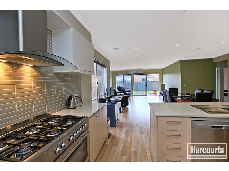 28 Darwin Way, Pakenham VIC 3810