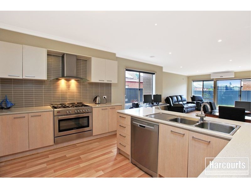 28 Darwin Way, Pakenham VIC 3810