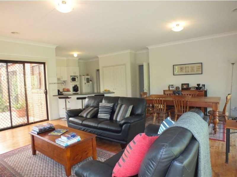 18 St Leonard Way, Pakenham VIC 3810