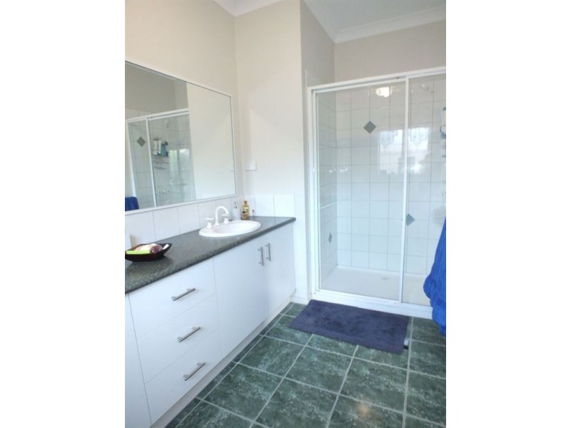 18 St Leonard Way, Pakenham VIC 3810