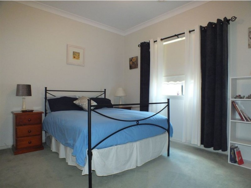 18 St Leonard Way, Pakenham VIC 3810