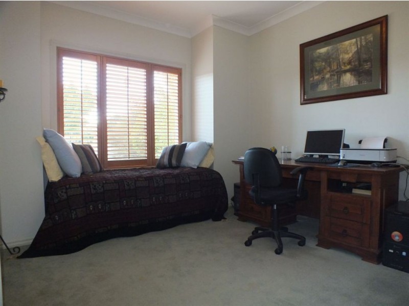 18 St Leonard Way, Pakenham VIC 3810