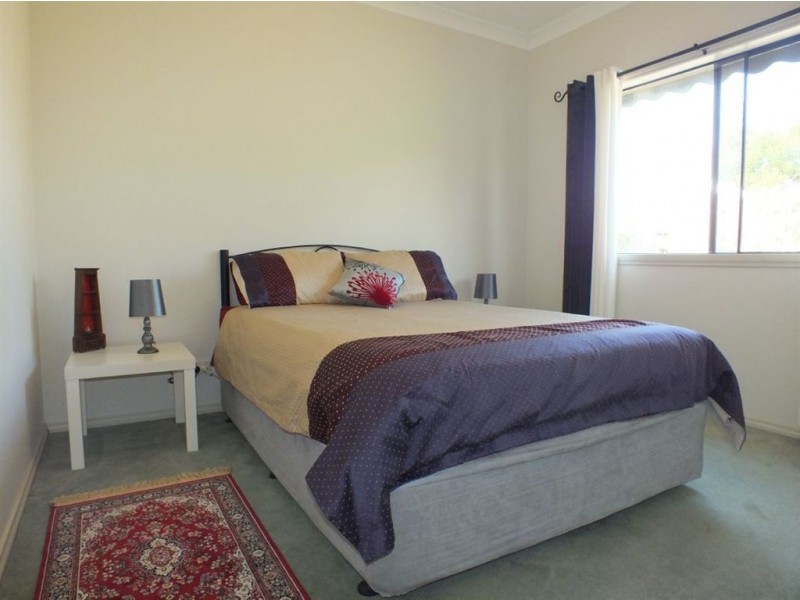 18 St Leonard Way, Pakenham VIC 3810