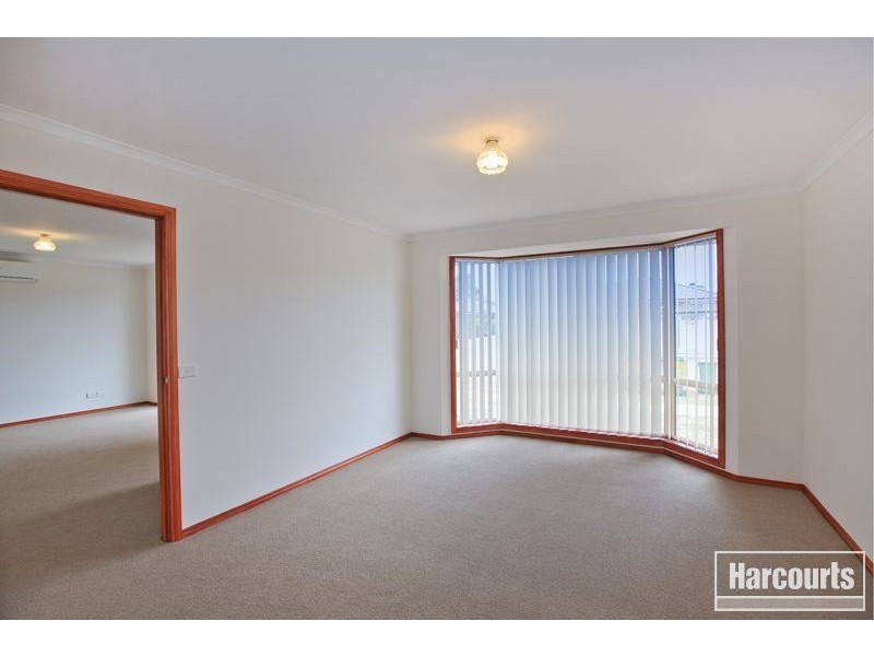 2 Rossi Close, Pakenham VIC 3810