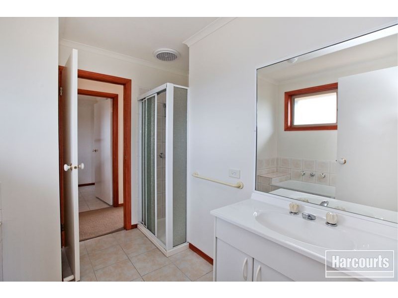 2 Rossi Close, Pakenham VIC 3810