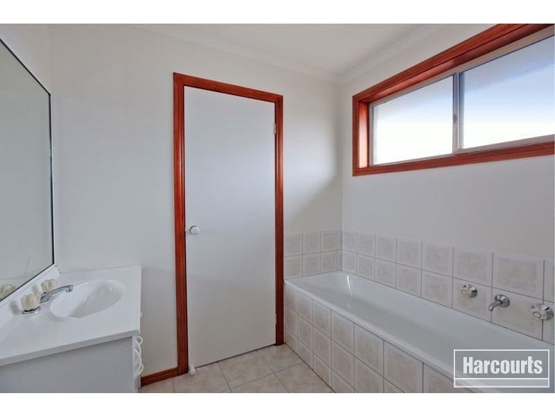 2 Rossi Close, Pakenham VIC 3810