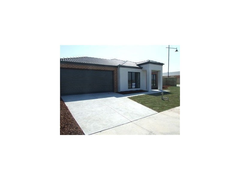 34 Honeyeater Way, Pakenham VIC 3810
