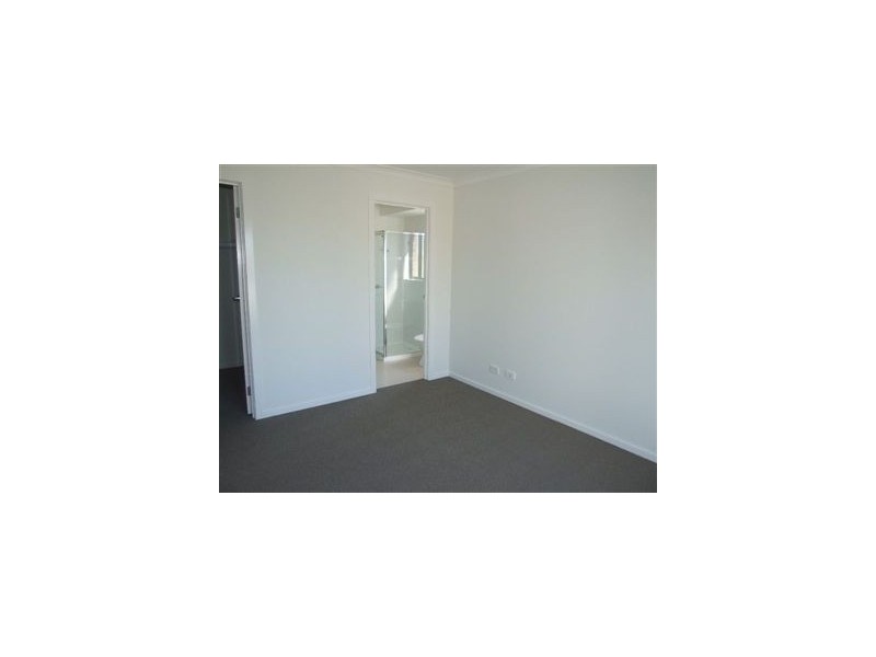 34 Honeyeater Way, Pakenham VIC 3810