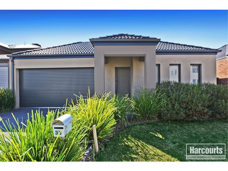 33 Edgeware Close, Pakenham VIC 3810