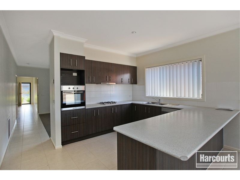 33 Edgeware Close, Pakenham VIC 3810