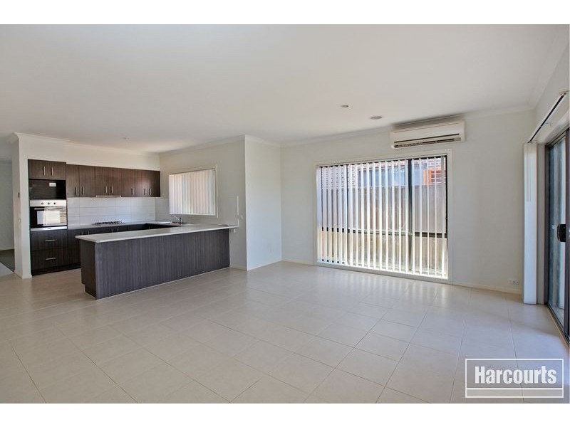 33 Edgeware Close, Pakenham VIC 3810