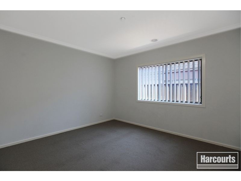 33 Edgeware Close, Pakenham VIC 3810