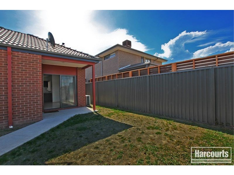 33 Edgeware Close, Pakenham VIC 3810