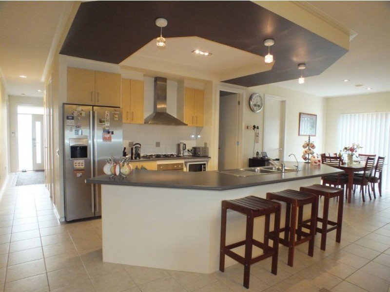 17 Teal Place, Pakenham VIC 3810