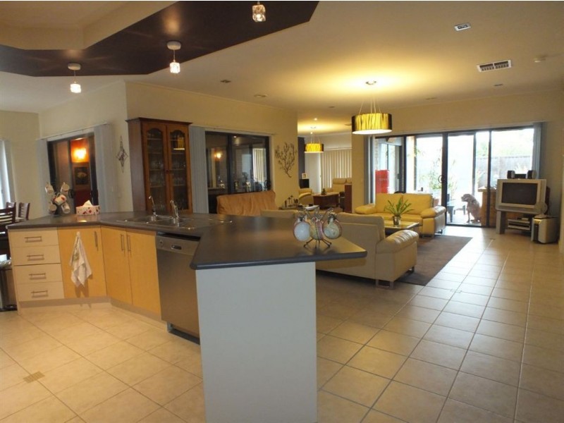 17 Teal Place, Pakenham VIC 3810