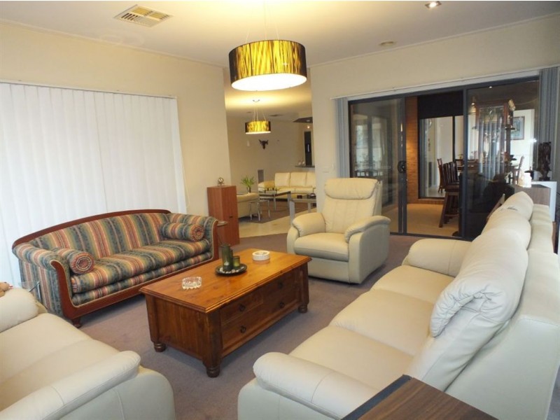 17 Teal Place, Pakenham VIC 3810