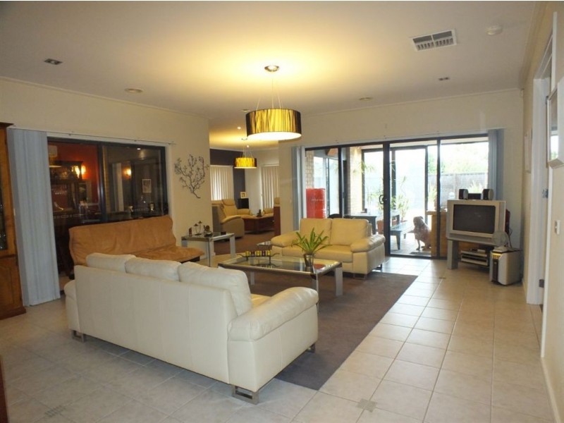 17 Teal Place, Pakenham VIC 3810