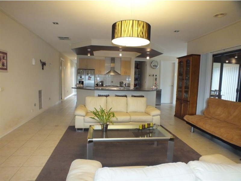 17 Teal Place, Pakenham VIC 3810