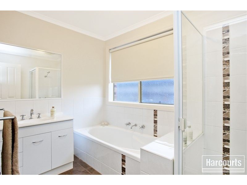 42 Manna Gum Drive, Pakenham VIC 3810