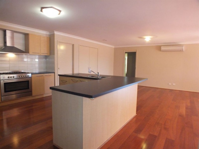 16 Blackwood Drive, Pakenham VIC 3810