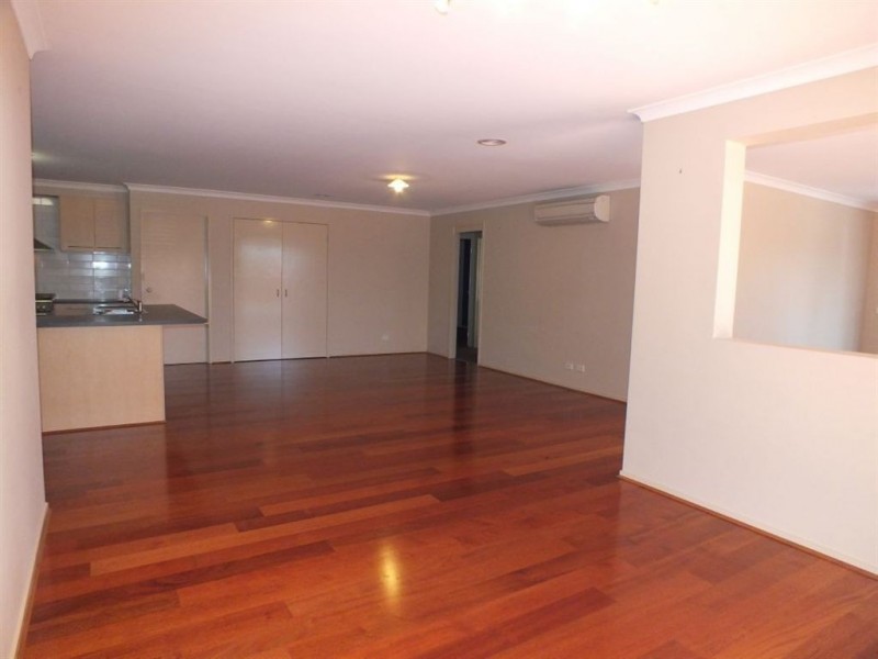 16 Blackwood Drive, Pakenham VIC 3810