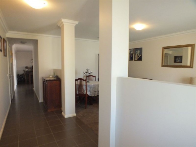 32 Ben Drive, Pakenham VIC 3810