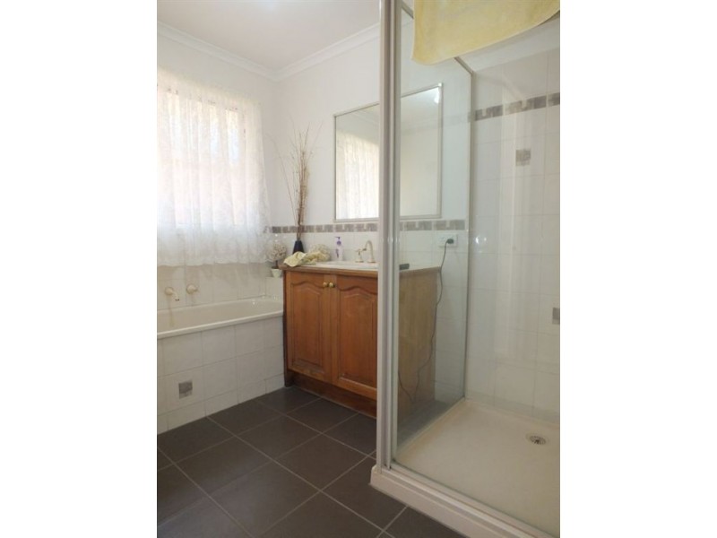 32 Ben Drive, Pakenham VIC 3810