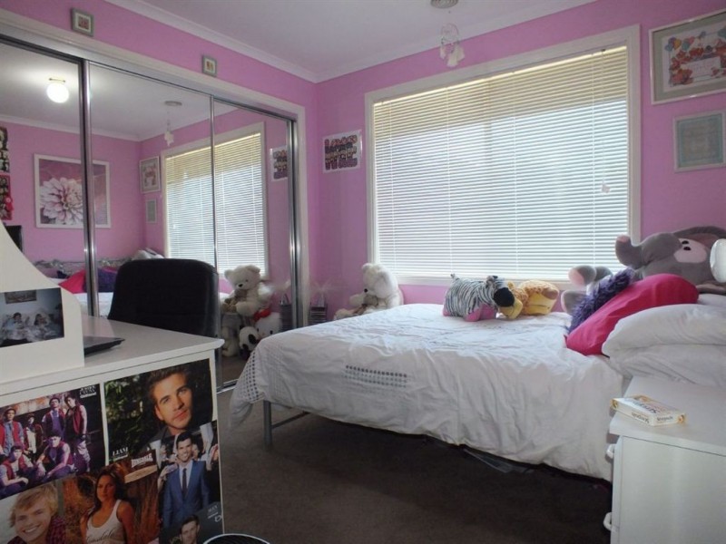 32 Ben Drive, Pakenham VIC 3810