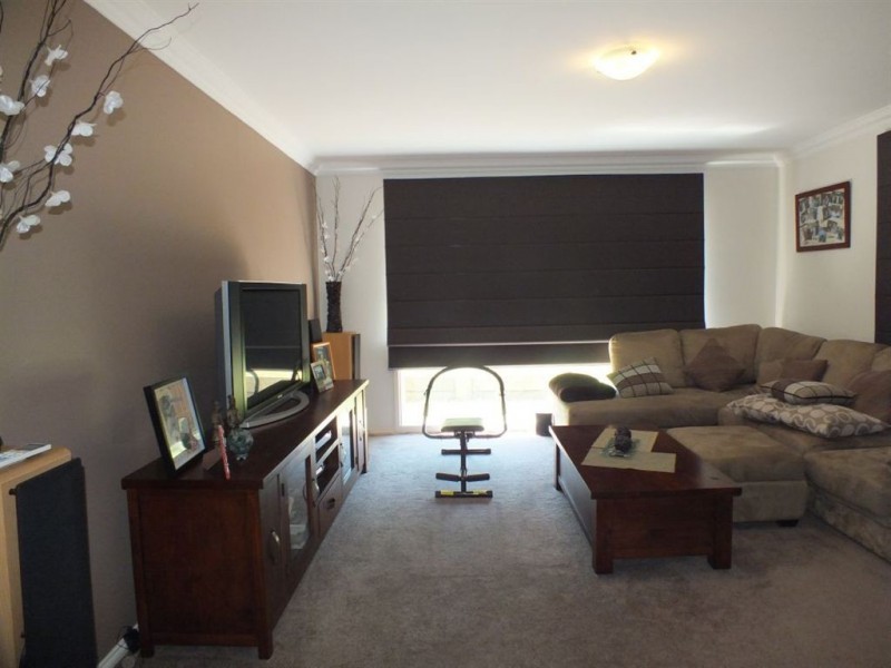 32 Ben Drive, Pakenham VIC 3810