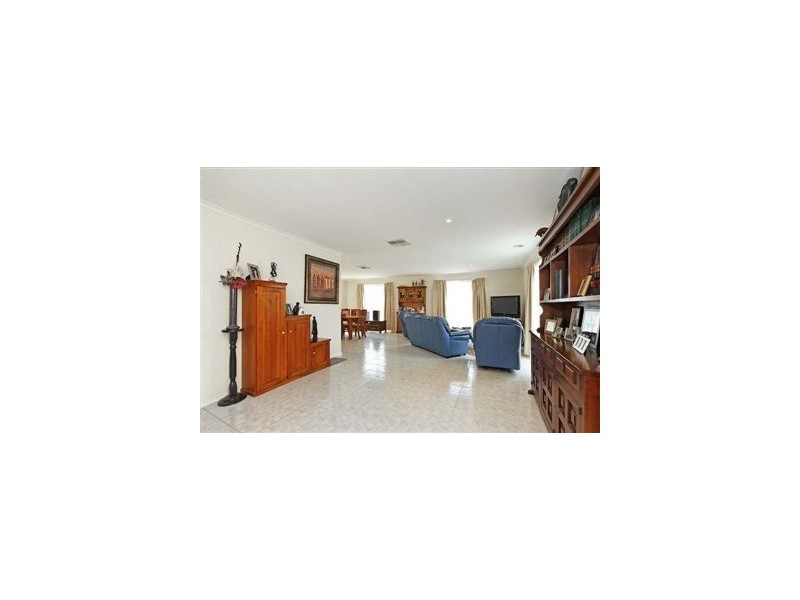 18 Mikasa Place, Pakenham VIC 3810