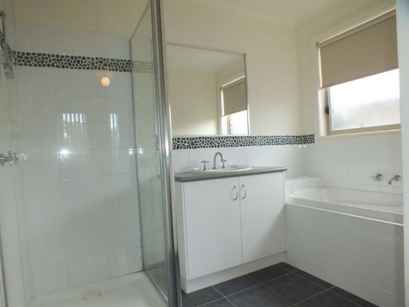 11/51 Leigh Drive, Pakenham VIC 3810