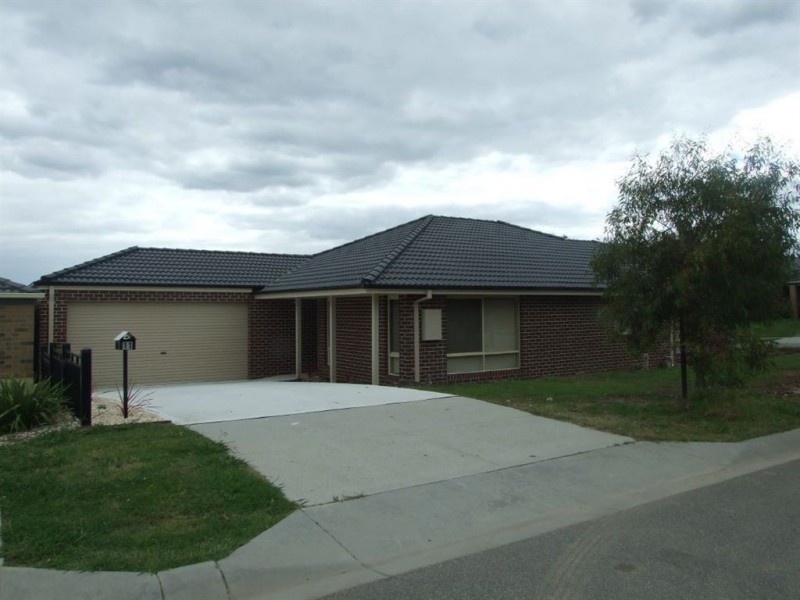 11 Lucerne Circuit, Pakenham VIC 3810