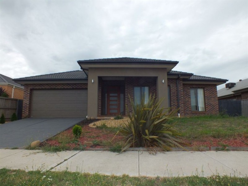 28 McGarvie Crescent, Pakenham VIC 3810