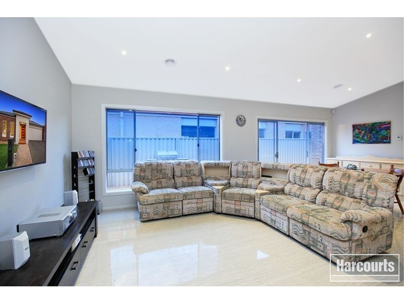 43 Villella Drive, Pakenham VIC 3810