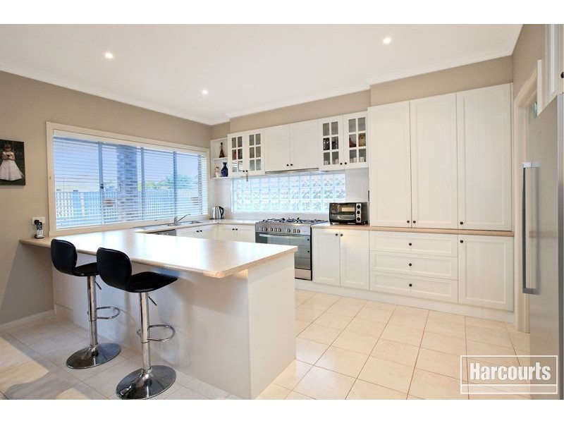 24 Westwood Grove, Pakenham VIC 3810