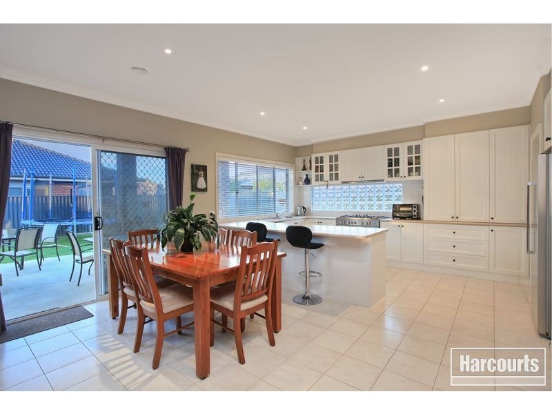 24 Westwood Grove, Pakenham VIC 3810