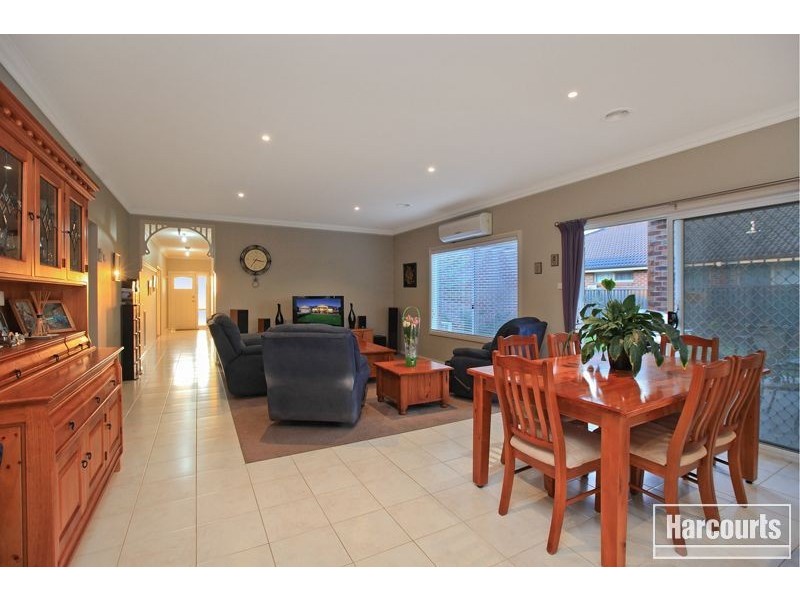 24 Westwood Grove, Pakenham VIC 3810