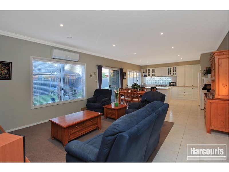 24 Westwood Grove, Pakenham VIC 3810