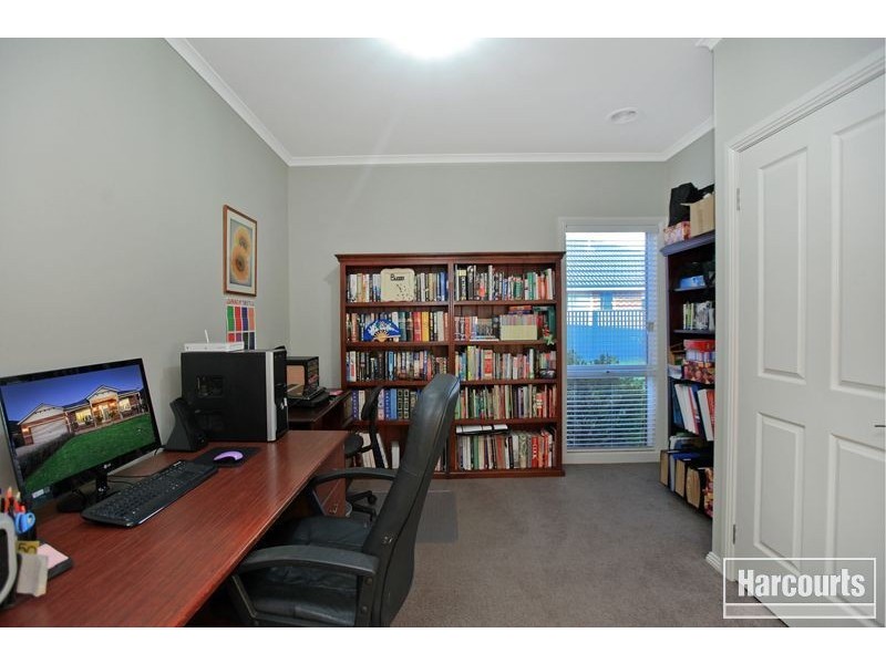 24 Westwood Grove, Pakenham VIC 3810