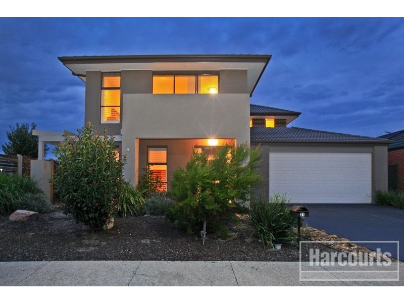 31 Edgeware Close, Pakenham VIC 3810