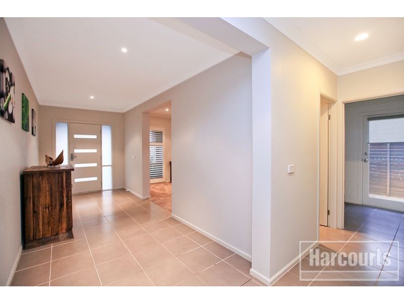 31 Edgeware Close, Pakenham VIC 3810