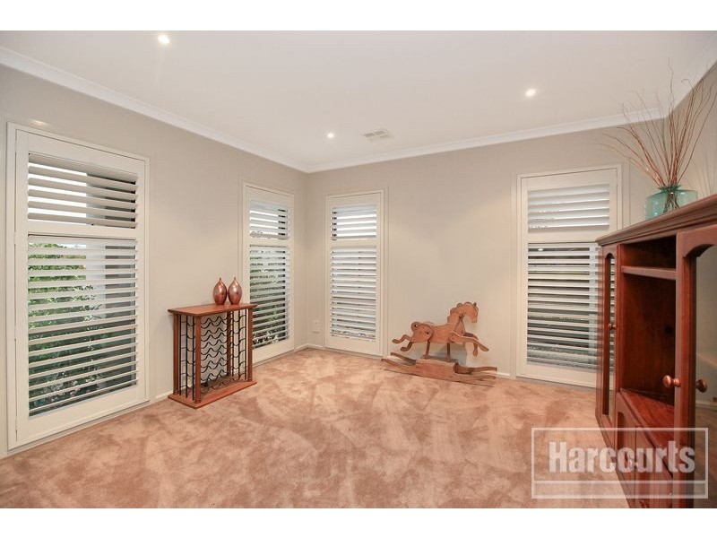 31 Edgeware Close, Pakenham VIC 3810