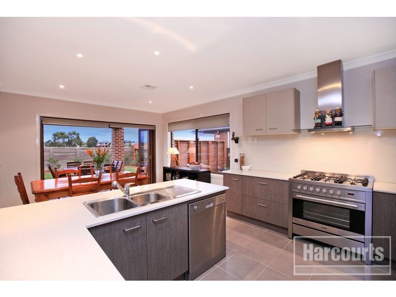 31 Edgeware Close, Pakenham VIC 3810